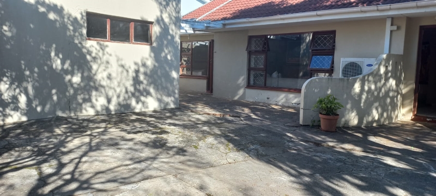 5 Bedroom Property for Sale in Beacon Bay North Eastern Cape